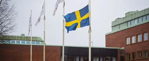 Svenska flaggan på halv stång